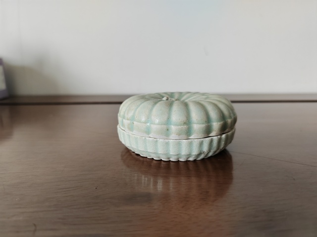 古玩陶瓷青白釉南瓜造型粉盒真品鑒賞圖