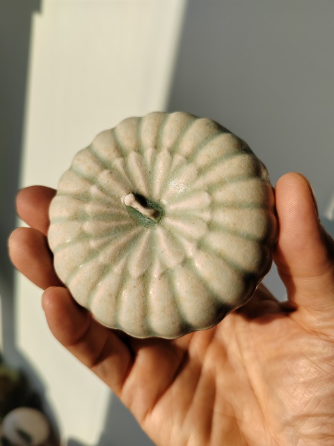 古玩陶瓷青白釉南瓜造型粉盒真品鑒賞圖