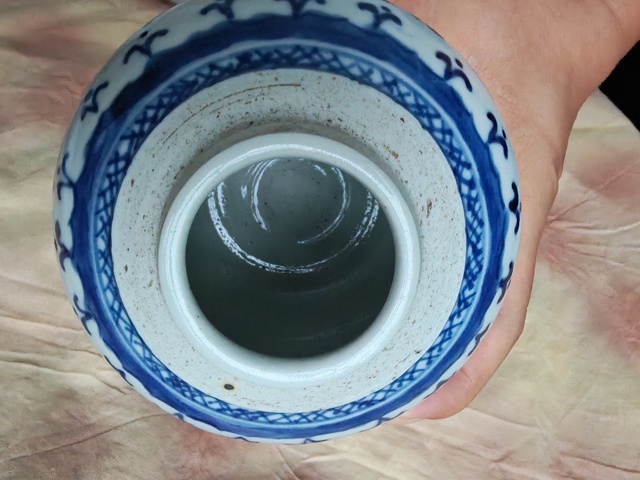 古玩陶瓷清乾隆青花纏枝花卉紋罐真品鑒賞圖