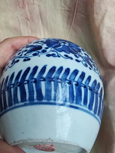 古玩陶瓷清乾隆青花纏枝花卉紋罐真品鑒賞圖