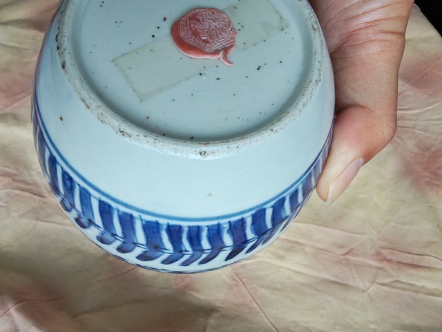 古玩陶瓷清乾隆青花纏枝花卉紋罐真品鑒賞圖