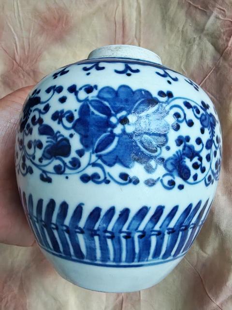 古玩陶瓷清乾隆青花纏枝花卉紋罐真品鑒賞圖