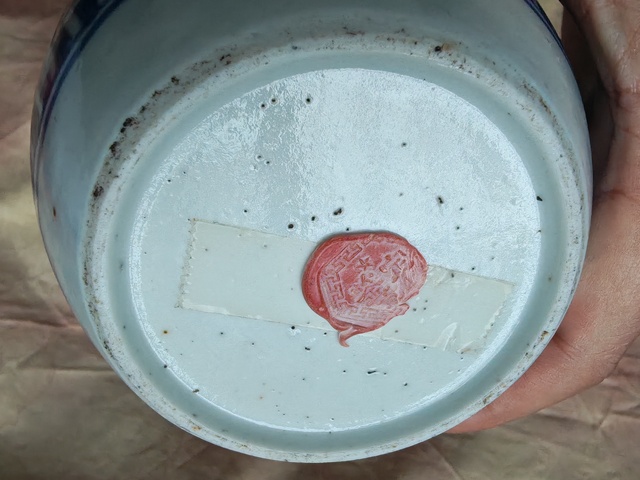 古玩陶瓷清乾隆青花纏枝花卉紋罐真品鑒賞圖