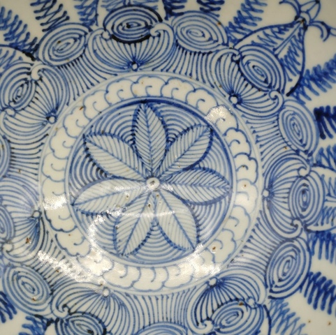 古玩陶瓷花卉紋青花雞心碗真品鑒賞圖