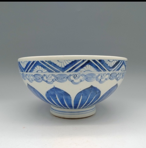 古玩陶瓷花卉紋青花雞心碗真品鑒賞圖