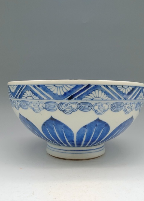 古玩陶瓷花卉紋青花雞心碗真品鑒賞圖