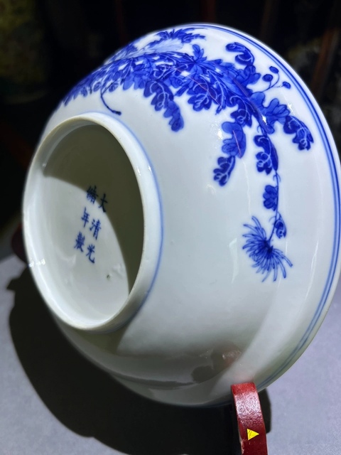 古玩陶瓷青花花卉紋折腰盤真品鑒賞圖