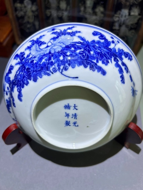 古玩陶瓷青花花卉紋折腰盤真品鑒賞圖