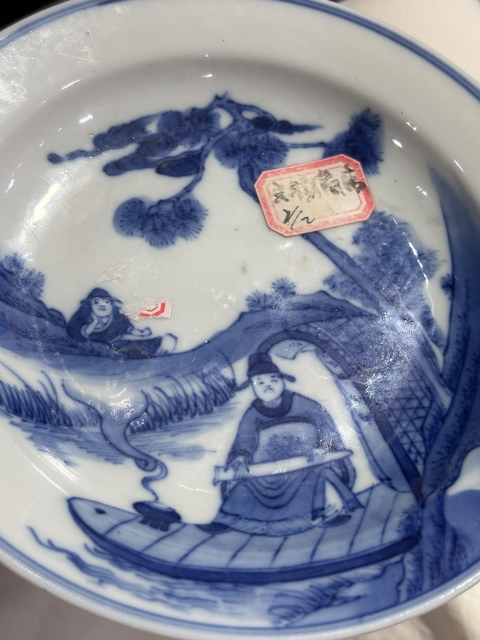 古玩陶瓷人物紋青花盤真品鑒賞圖