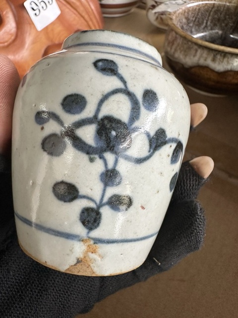古玩陶瓷明末清初 青花花卉紋蓋罐真品鑒賞圖