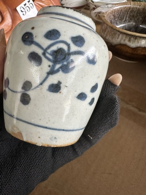 古玩陶瓷明末清初 青花花卉紋蓋罐真品鑒賞圖