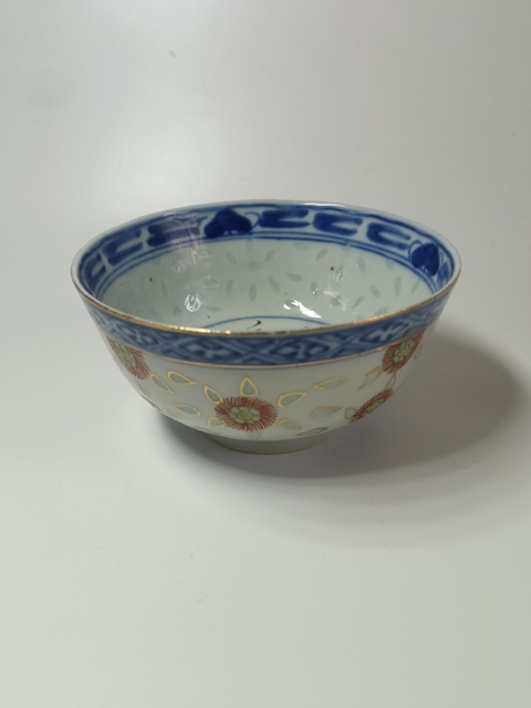 古玩陶瓷清末民初～青花加彩花卉紋玲瓏碗拍賣，當前價格978元