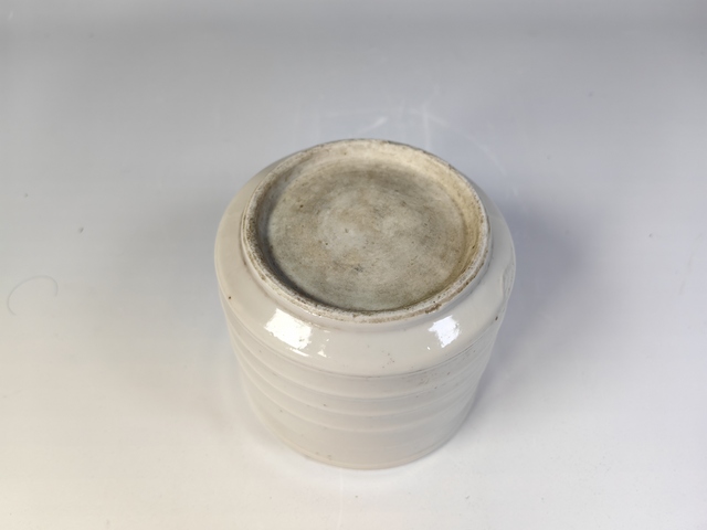 古玩陶瓷清中甜白釉炫紋香爐真品鑒賞圖