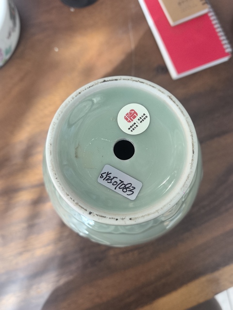 古玩陶瓷青釉印花瓶真品鑒賞圖