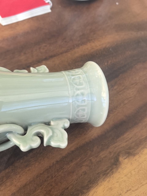 古玩陶瓷青釉印花瓶真品鑒賞圖