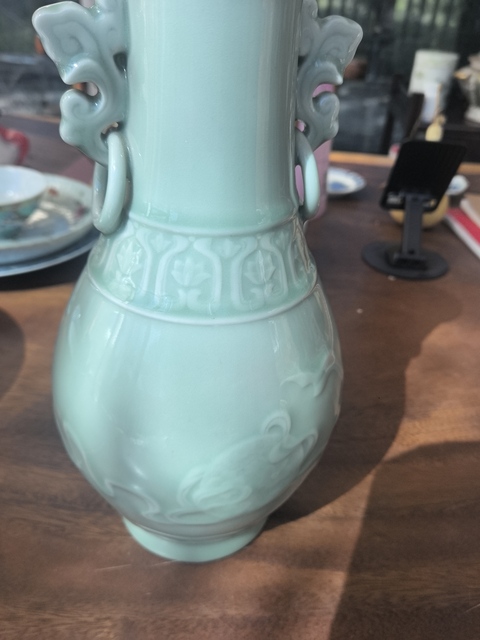 古玩陶瓷青釉印花瓶真品鑒賞圖