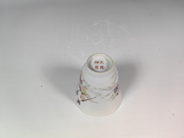 古玩陶瓷民國粉彩鐘馗出行人物紋鈴鐺杯A真品鑒賞圖