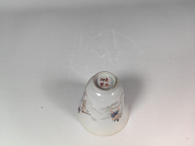 古玩陶瓷民國粉彩鐘馗出行人物紋鈴鐺杯真品鑒賞圖