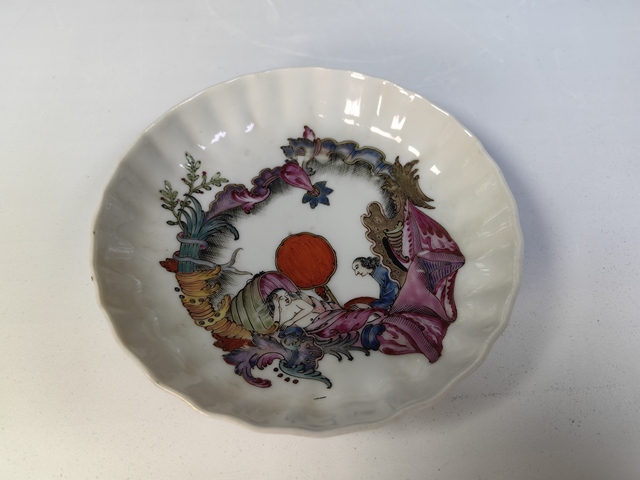 古玩陶瓷清中西洋人物紋琺瑯彩賞盤真品鑒賞圖