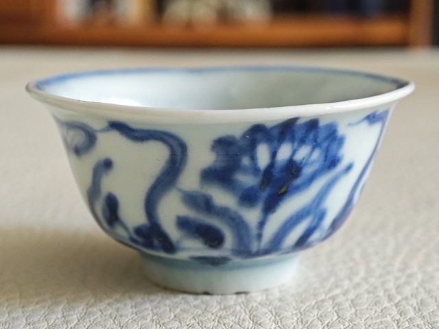 古玩陶瓷青花蓮池紋碗真品鑒賞圖