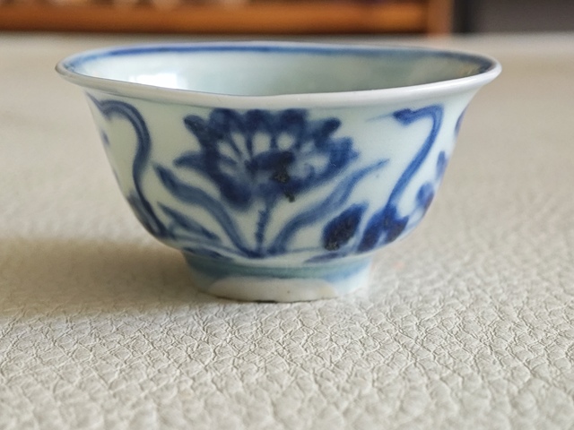 古玩陶瓷青花蓮池紋碗真品鑒賞圖