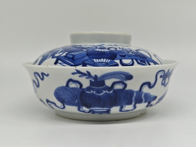 古玩陶瓷青花博古八寶紋蓋碗真品鑒賞圖