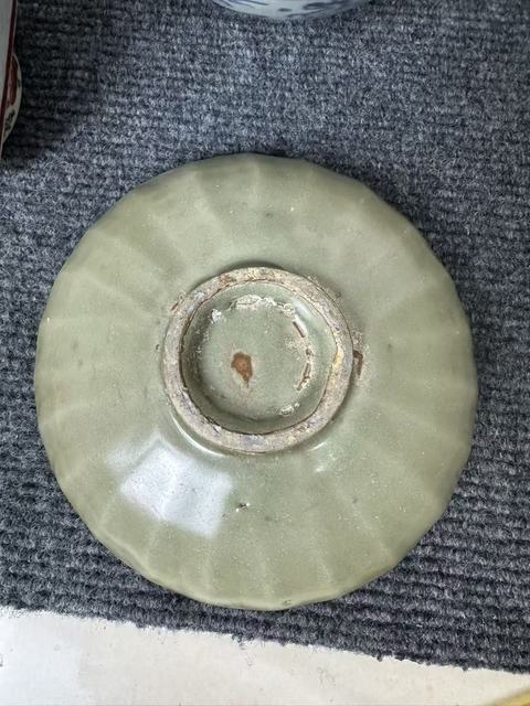 古玩陶瓷龍泉窯蓮瓣盤真品鑒賞圖
