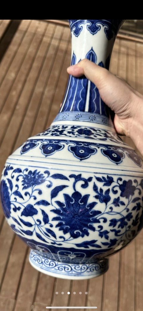古玩陶瓷青花纏枝花卉紋賞瓶真品鑒賞圖