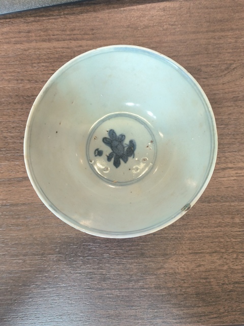 古玩陶瓷青花蘭草紋茶碗真品鑒賞圖