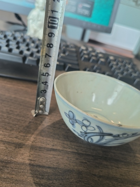 古玩陶瓷青花蘭草紋茶碗真品鑒賞圖