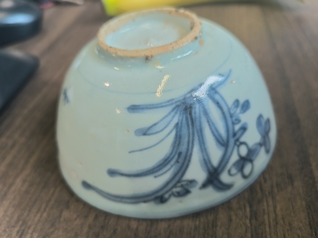 古玩陶瓷青花蘭草紋茶碗真品鑒賞圖