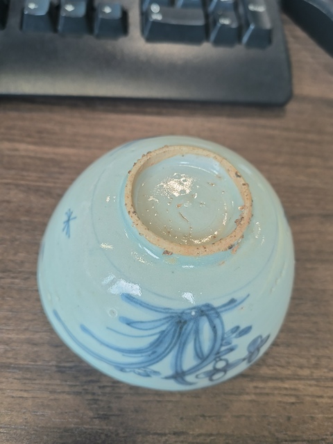 古玩陶瓷青花蘭草紋茶碗真品鑒賞圖