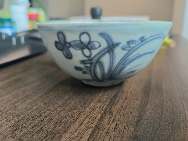 古玩陶瓷青花蘭草紋茶碗真品鑒賞圖