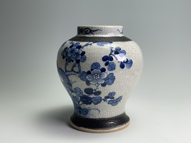 古玩陶瓷清晚期·哥釉青花花鳥紋將軍罐拍賣，當(dāng)前價格1494元