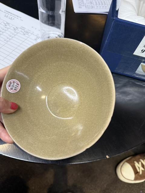 古玩陶瓷龍泉青瓷刻仰蓮紋大碗真品鑒賞圖