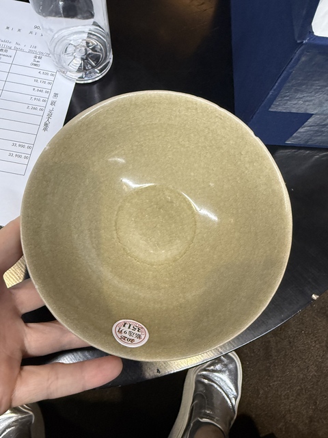 古玩陶瓷龍泉青瓷刻仰蓮紋大碗真品鑒賞圖