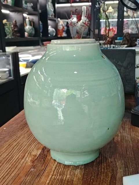 古玩陶瓷豆青釉罐真品鑒賞圖