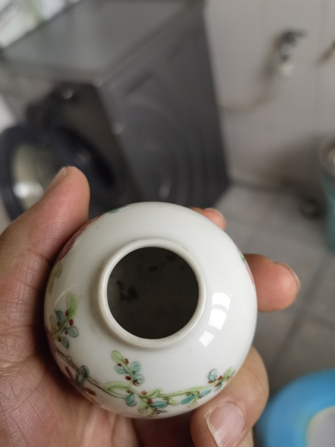 古玩陶瓷清晚期 粉彩花卉紋水盂真品鑒賞圖