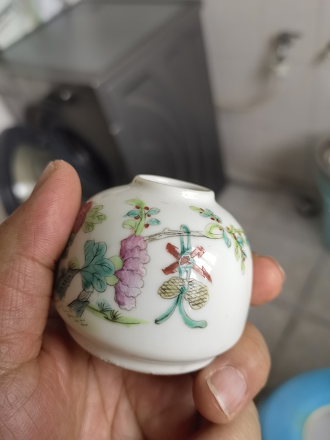 古玩陶瓷清晚期 粉彩花卉紋水盂真品鑒賞圖