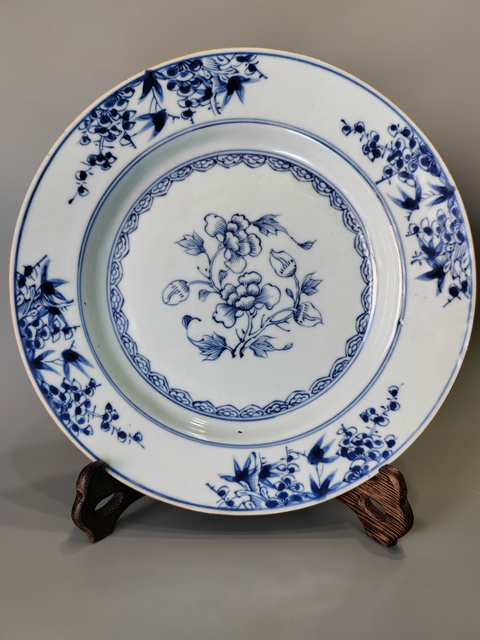 古玩陶瓷青花花卉紋盤真品鑒賞圖