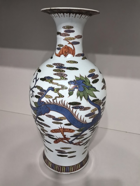 古玩陶瓷民國 粉彩云龍紋真品鑒賞圖