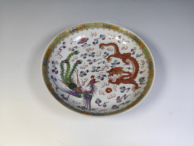 古玩陶瓷民國龍鳳呈祥粉彩賞盤真品鑒賞圖