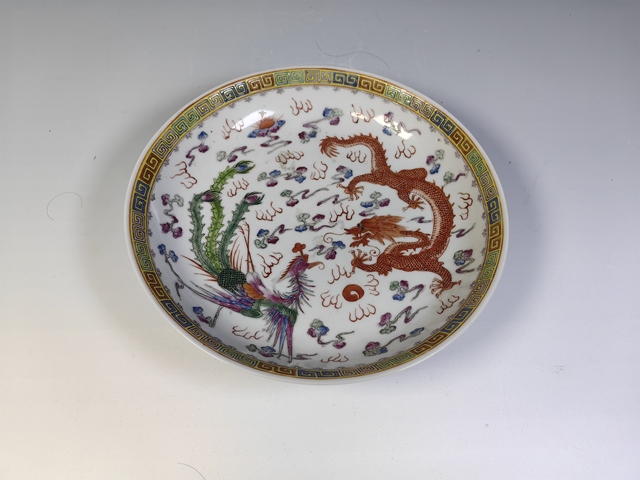 古玩陶瓷民國龍鳳呈祥粉彩賞盤真品鑒賞圖