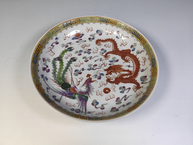 古玩陶瓷民國龍鳳呈祥粉彩賞盤真品鑒賞圖