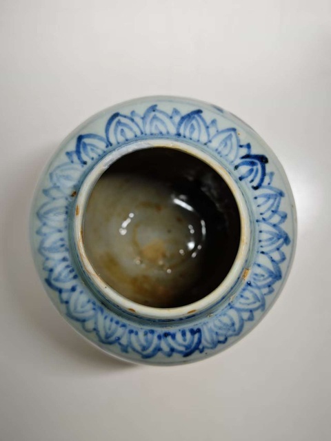 古玩陶瓷青花花卉紋罐真品鑒賞圖
