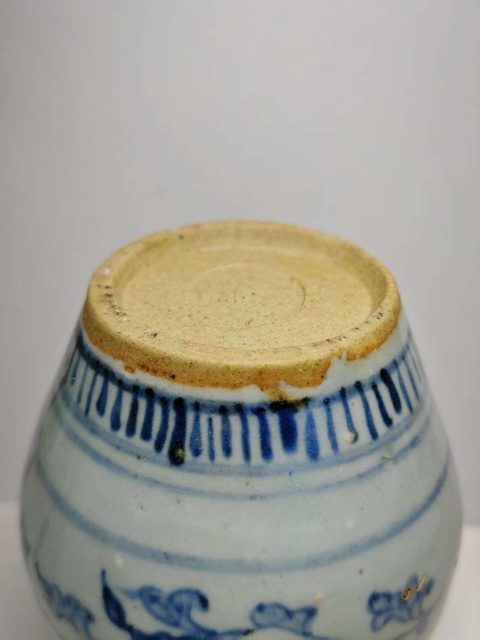 古玩陶瓷青花花卉紋罐真品鑒賞圖