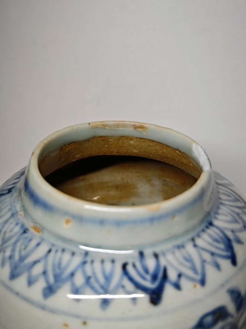 古玩陶瓷青花花卉紋罐真品鑒賞圖