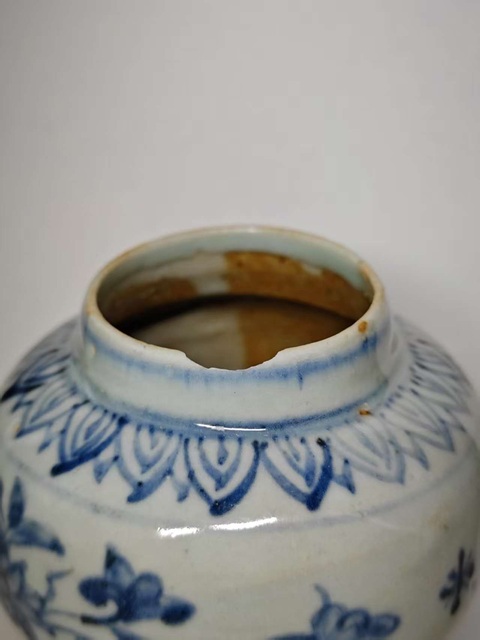 古玩陶瓷青花花卉紋罐真品鑒賞圖