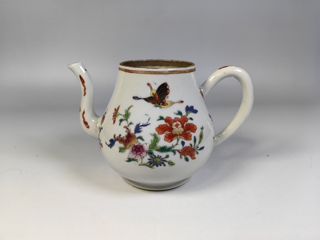 古玩陶瓷清中粉彩蝶戀花茶壺真品鑒賞圖