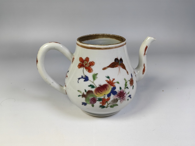 古玩陶瓷清中粉彩蝶戀花茶壺真品鑒賞圖